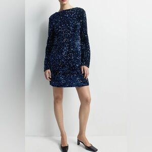 Sequined  Dress With Low-Cut Blue